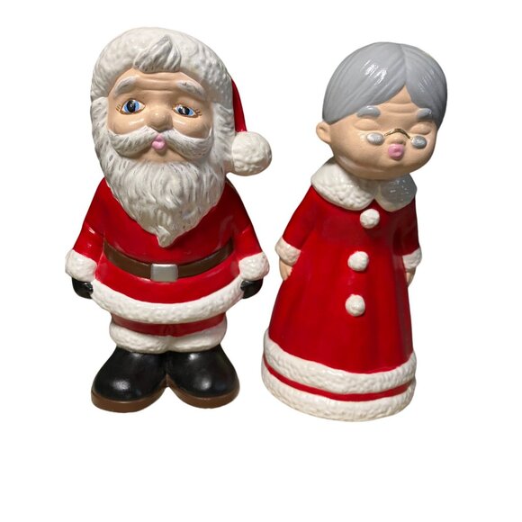 Kissing Santa & Mrs Claus Homemade Ceramic Decor - Picture 3 of 9